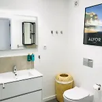 Luxury Two Bedroom With Private Roof Terrace And Hot Tub *