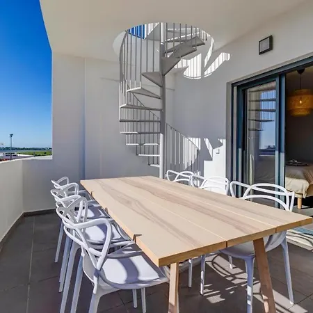Luxury Two Bedroom With Private Roof Terrace And Hot Tub *