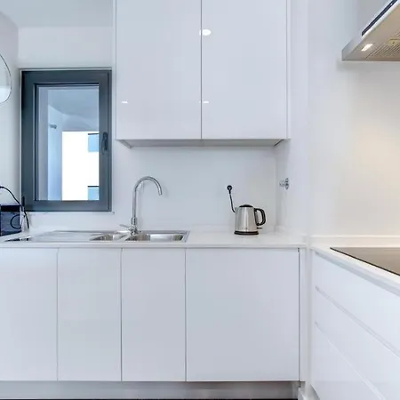 Luxury Two Bedroom With Private Roof Terrace And Hot Tub