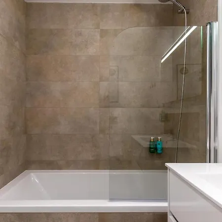 Appartamento Luxury Two Bedroom With Private Roof Terrace And Hot Tub *