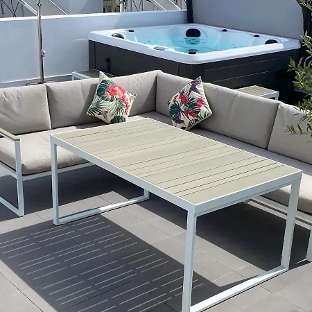 Luxury Two Bedroom With Private Roof Terrace And Hot Tub Appartamento *