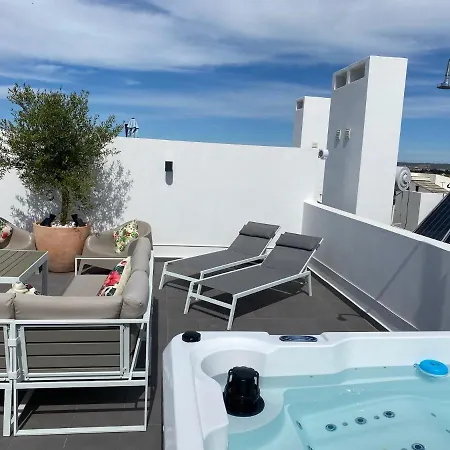Luxury Two Bedroom With Private Roof Terrace And Hot Tub