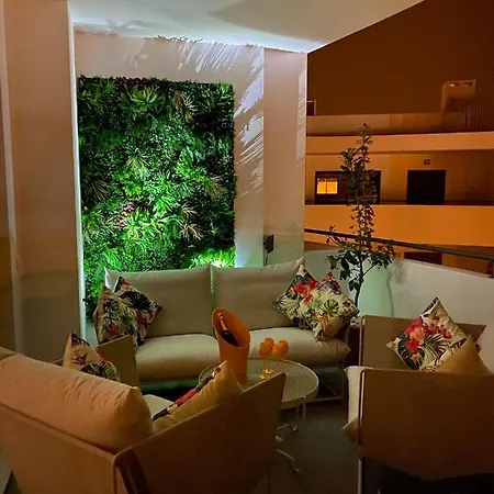 Luxury Two Bedroom With Private Roof Terrace And Hot Tub